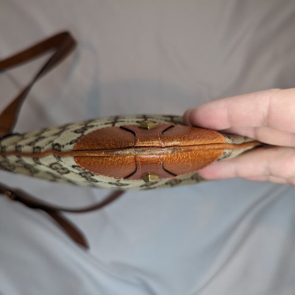 GUCCI Studded Flat Messenger Bag - Picture 9 of 11